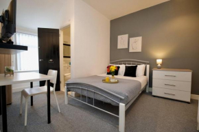 Gordon House - Fully Furnished, TVs in All Rooms, Free Parking, Netflix, Walk to City Centre